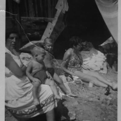 Abuela Cruz Con Nietos 1